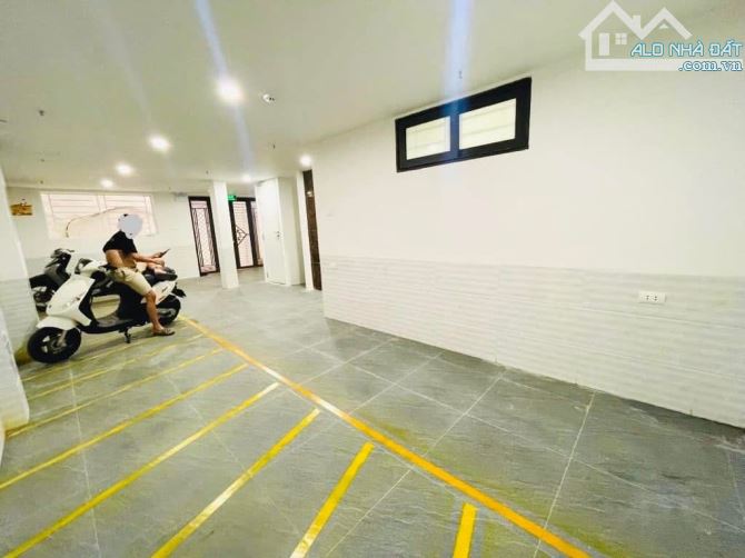 Toà CCMN phố Yên Lãng 90m 8T 27 phòng khép kín bên thứ 3 thuê 120tr