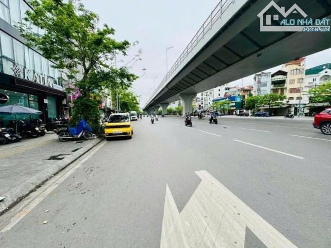 Mặt phố đại la kinh doanh siêu đỉnh vỉa hè rộng 4 làn đường ô tô chạy ngày đêm