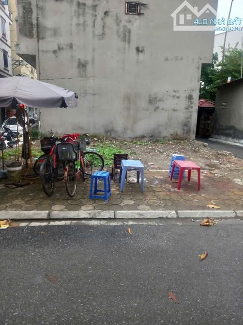 Bán đất Trâu Quỳ, Lô Góc, 100m2, Giá 18 tỷ