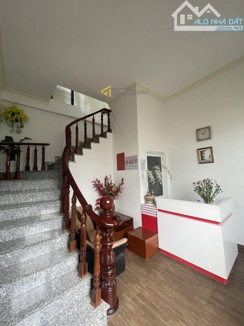 Cần vốn bán gấp khách sạn Nguyễn Trãi, cách hồ Xuân Hương 700m, 140m2 ngang 6m giá 18 tỷ