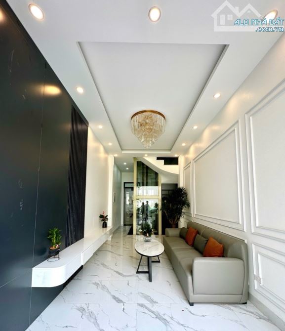 nhà cực đẹp ,thang máy , oto ngủ trong nhà , nội thất đầy đủ