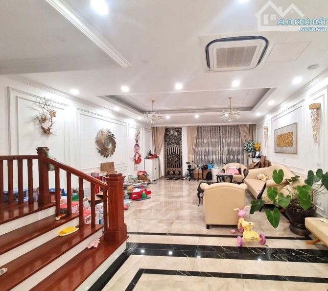 Bán nhà Hoàng Sâm, Cầu Giấy, Oto 7 chỗ, 120m2, 4T, MT6m, nhỉnh 30 tỷ.