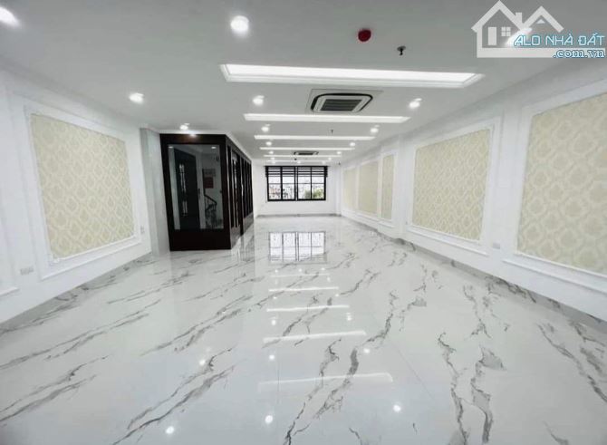 30 TỶ Tòa văn phòng Nguyễn Thị Định, Hoàng Ngân 70 m2x8T Phân lô oto vỉa hè kinh doanh