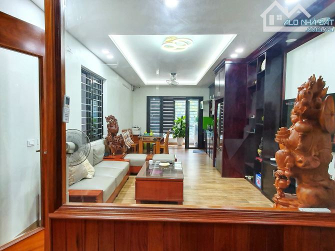 MẶT TIỀN QUYỀN LỰC - 6 TẦNG THANG MÁY - Ô TÔ ĐỖ CỬA -  - SỔ ĐẸP NỞ HẬU . - 1