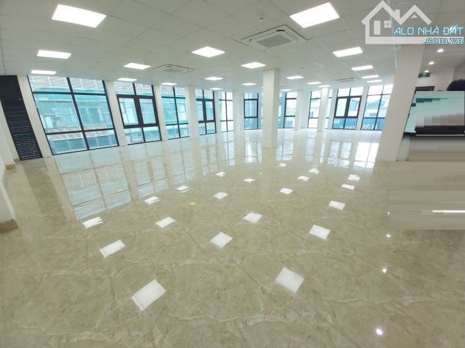 Bán nhà MT khu Sân bay,Q.Tân Bình - 12x14m(CN: 150m2)Hầm+ 5 tầng - Gía: 45 tỷ TL - 2