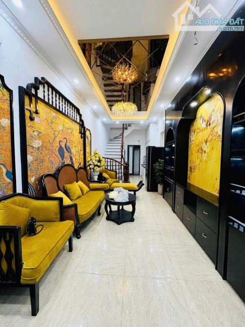 CẦN BÁN NHÀ ĐẸP Ở NGAY - 2 THOÁNG - Ô TÔ ĐỖ CỬA - CỰC GẦN PHỐ, HỒ LINH ĐÀM. - 1