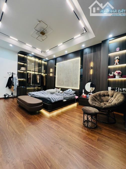 Bán Nhà Đẹp Xuân Thuỷ - Tặng Full Nội Thất Xịn - 60m2 x 5 Tầng - 9.x Tỷ. - 1