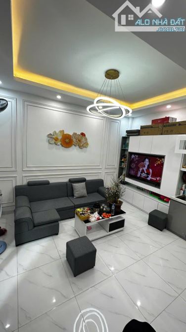 Chính chủ gửi em bán căn nhà dân xây 3.5 tầng, 4 phòng ngủ, full nội thất tại Kim Hoàng - 1