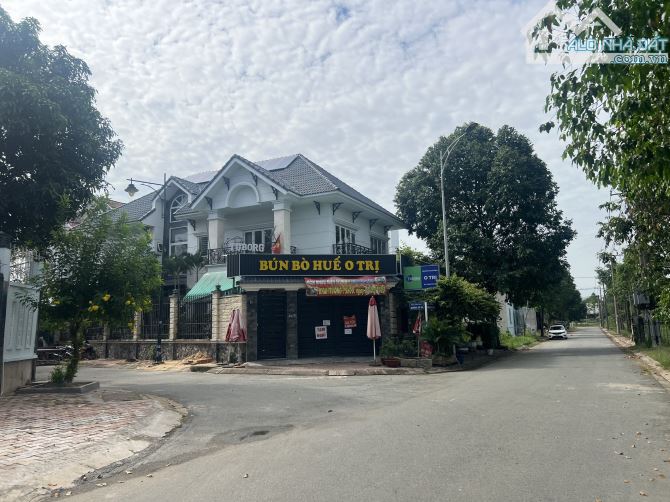 BÁN LÔ ĐẤT 2 GÓC MẶT TIỀN 63M2 NGAY CẦU PHÚ LONG GIÁP QUẬN 12 NGÂN HÀNG HỖ TRỢ VAY - 1