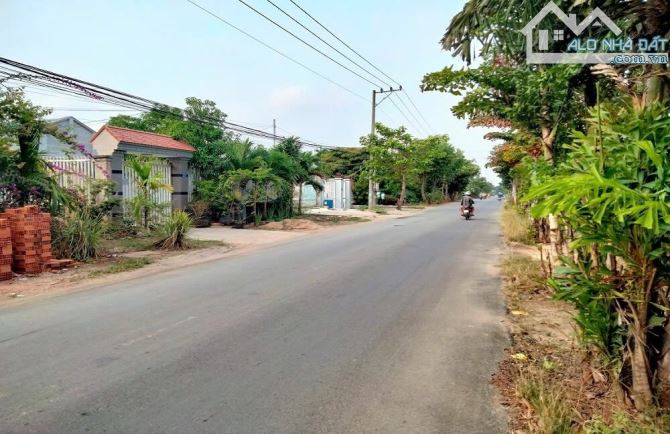 Cần bán gấp đất mặt tiền đường nhựa có 100m thổ cư dân đông giá chie 760tr 1300m2 - 1