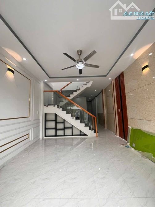 Cho thuê Gấp Nhà 1 trệt 1 lầu sân xe ôtô mới tinh ngay cuối đường Đồng Khởi - 1