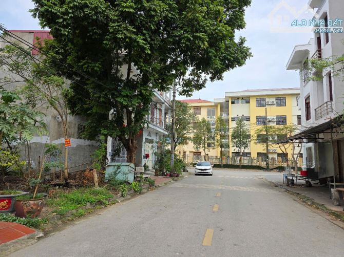 Bán đất Bòm Sơn 1 . dt 81m . mt 4.5m , hướng ĐB , giá 9ty8 - 1