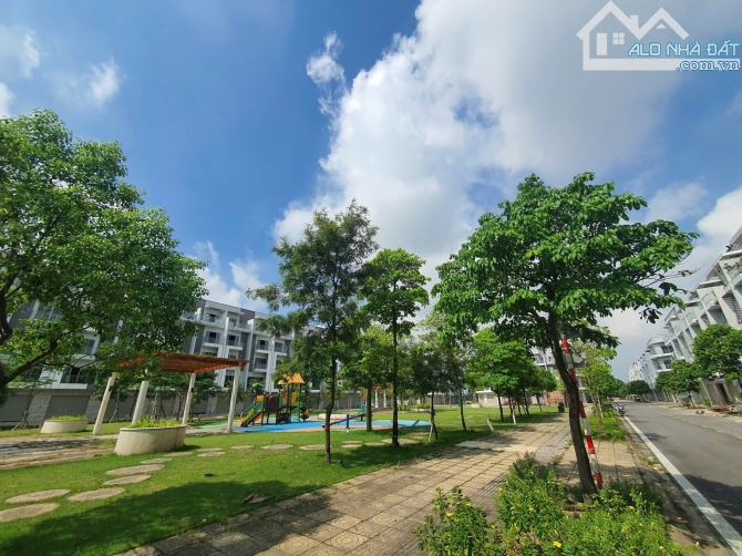 Bán  BT xây thô Himlam Đại Phúc . dt 220m . mt 9m . hướng TN . giá 19 tỷ 5 - 1