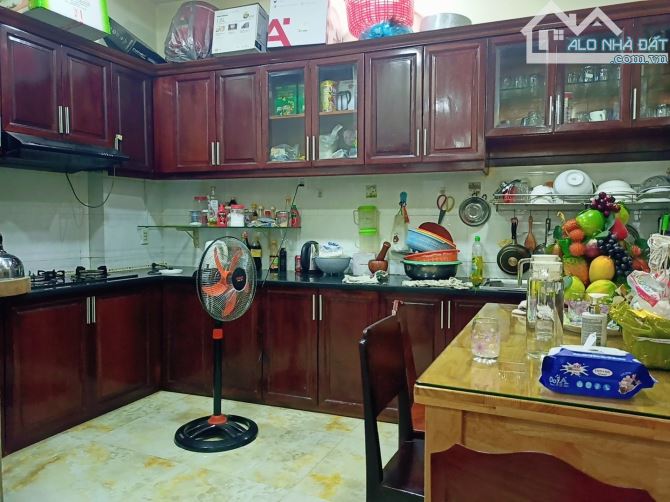 Bán nhà Liên Tỉnh 5 Quận 8 , 45m2 3 tầng, 4PN, sổ đẹp nở hậu. - 1