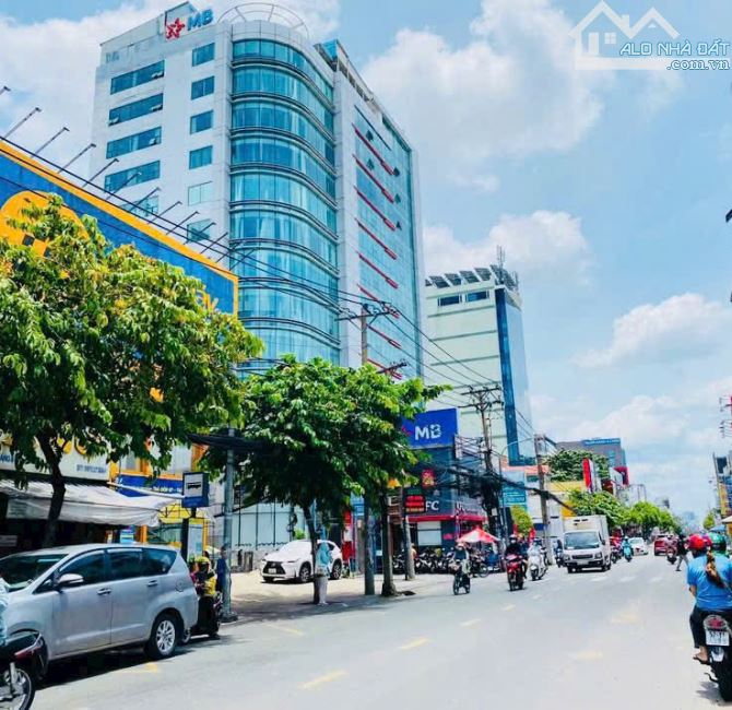 Bán nhà MT 334m2 ngã tư Nguyễn Văn Đậu  và Hoàng Hoa Thám P.6 Q.BT giá 84 tỷ - 1