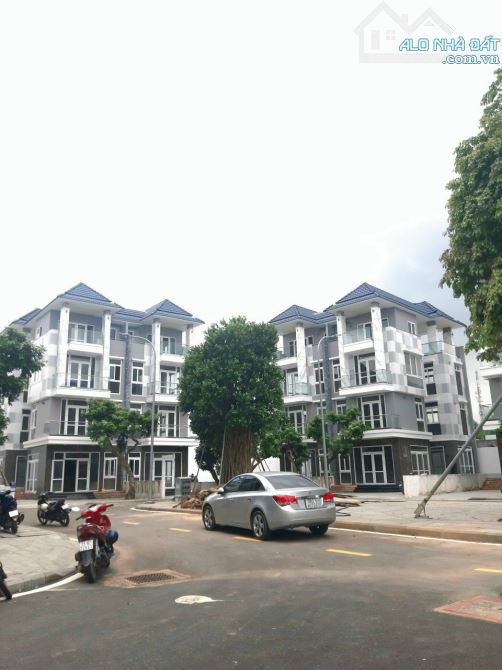 Giá rẻ chỉ 8,5 tỷ. Bán căn Shophouse Văn Hoa Villa P. Thống Nhất. 1T 3L 5x20m. Sổ hoàn côn - 1