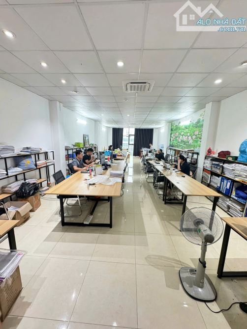 CHO THUÊ VĂN PHÒNG DT 80M2 GIÁ CHỈ 14TR/THÁNG TẠI PHỐ PHẠM VĂN ĐỒNG - HOÀNG QUỐC VIỆT - 1