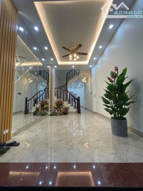 Kim Ngưu - 45m x 5T - ô tô vào nhà - kinh doanh sầm uất - 1 nhà ra phố -nhà mới thoáng - 1