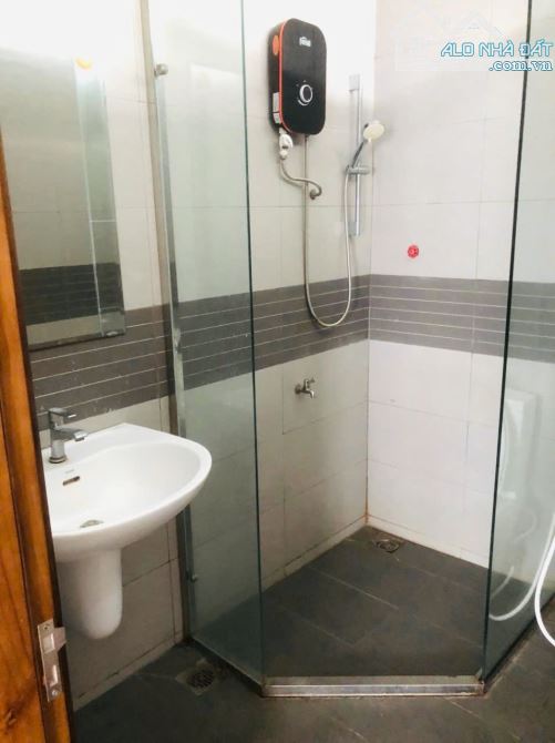 Nhà 3 tầng hẻm xe tải thông Đường Nguyễn Ảnh Thủ, DT: 4.5x20m, đang cho thuê 12tr/tháng - 1