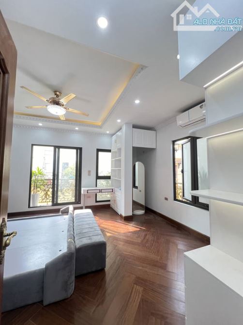 Cực Vip! căn hộ dòng tiền, thang máy vip nhất Cầu Giấy- Trần Quốc Hoàn 7T*70m2 27,5 tỷ - 2