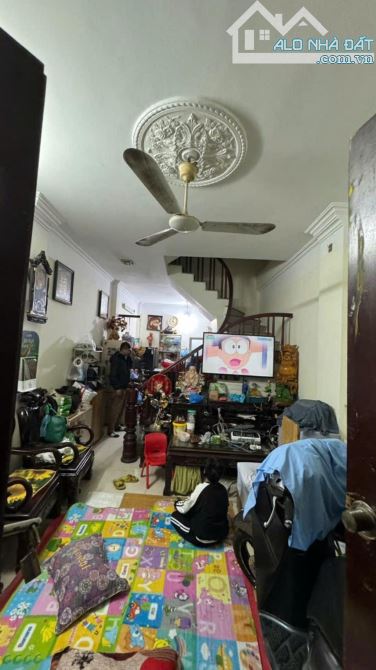 Bán Nhà Tân Mai-Nhà Dân Xây Kiên Cố Chắc Chắn-10m Ra Ngõ Oto-6 Ngủ-38m-6.4 t.ỷ - 2