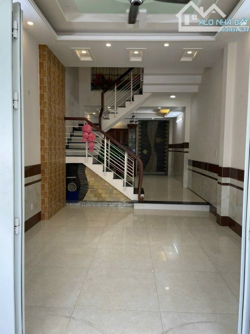 Bán nhà 1T2L HXH ngay CĐ Công Thương. 4 x 18 = 72m2. 6.3 tỷ - 2