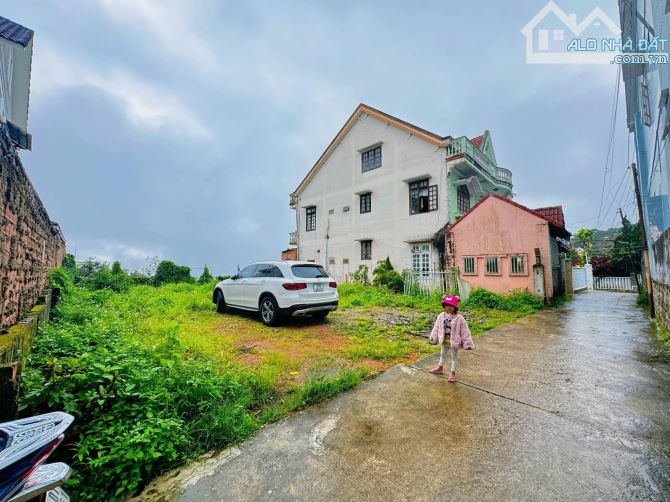 BÁN LÔ ĐẤT BIỆT LẬP HẺM Ô TÔ VIEW ĐẸP NGAY TRUNG TÂM ( CÁCH HỒ XUÂN HƯƠNG CHỈ 500M ) - 2