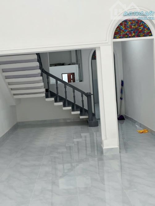 Cho thuê nhà mặt tiền 142 Ký Con, Nguyễn Thái Bình, Q1. Trệt, 3 Lầu, DT 4,5x24 chỉ 60tr - 2