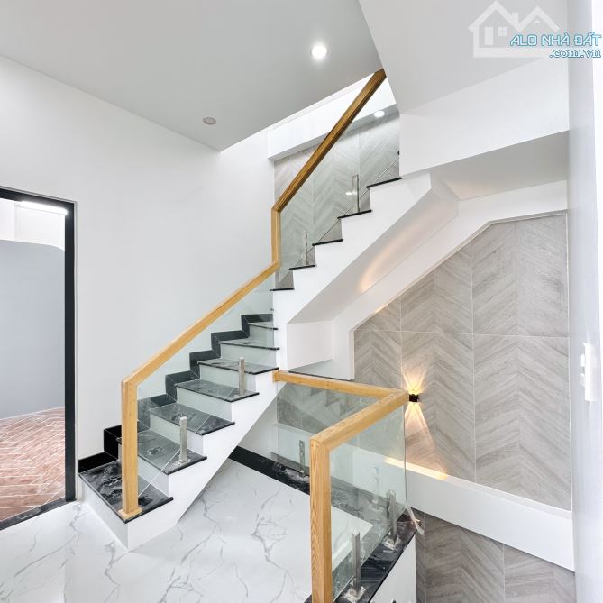 NHÀ ĐẸP MỚI VỪA XÂY XONG LỘ RỘNG 7M CÁCH ĐỒNG VĂN CỐNG 20M, 3PN CÓ SÂN THƯỢNG - 1