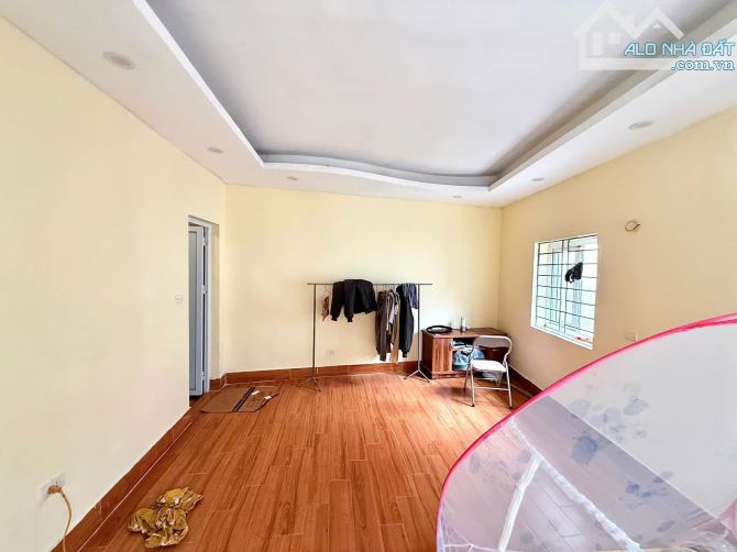 Lô góc Láng Hạ, 10m Ô tô tránh, ngõ thông, gần phố, 43m 3 tầng 5.2m mặt, Giá 10.9 tỷ. - 2
