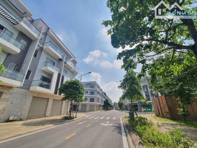 Bán  BT xây thô Himlam Đại Phúc . dt 220m . mt 9m . hướng TN . giá 19 tỷ 5 - 2