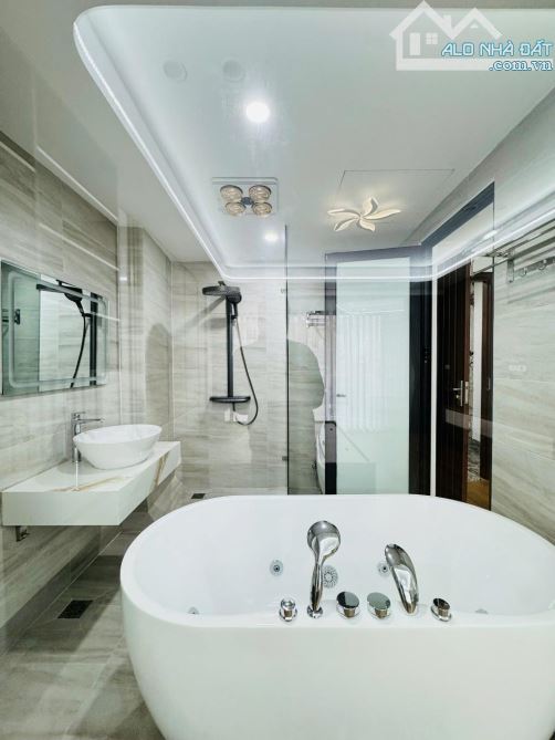Bán nhà Hoàng Như Tiếp-Long BIên,Lô Góc,Gara 2oto, DT 70m,MT 4,6M, GIá 14,9 tỷ - 2