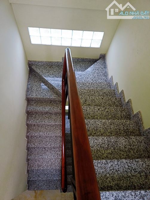 Bán nhà Liên Tỉnh 5 Quận 8 , 45m2 3 tầng, 4PN, sổ đẹp nở hậu. - 2