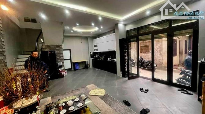 BÁN NHÀ MINH KHAI -3 BƯỚC RA Ô TÔ -GẦN CHỢ- 50M - CHỈ 7 TỶ - FULL NỘI THẤT - NỘI THẤT SỊN - 2