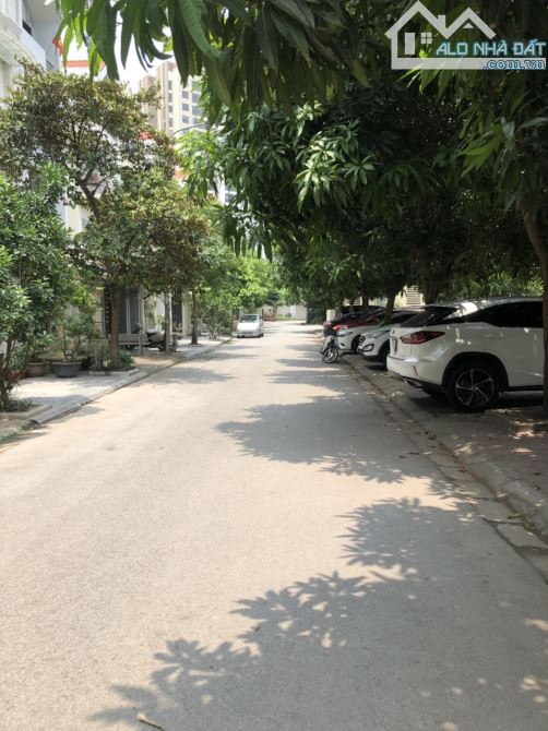 Biệt thự xây thô 203m² đô thị Việt Hưng, giá 35.2 tỷ. - 2