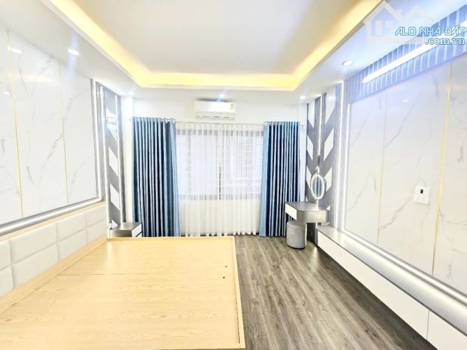 Bán nhà hồ Đền Lừ, nhà mới lô góc 30m2- 10ra oto dừng đỗ, ngõ thông kinh doanh 3 phòng ngủ - 2