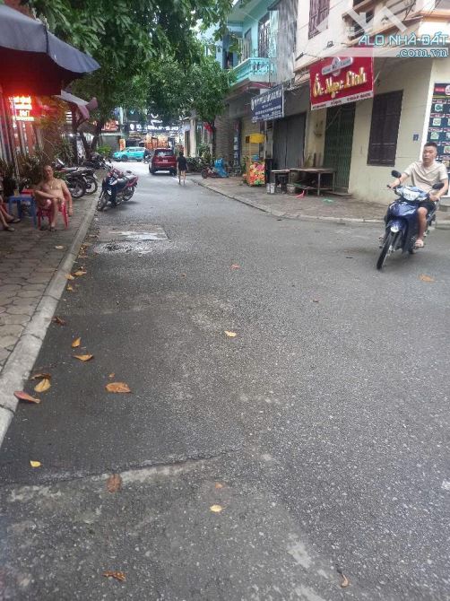 Bán đất Trâu Quỳ, Lô Góc, 100m2, Giá 18 tỷ - 2