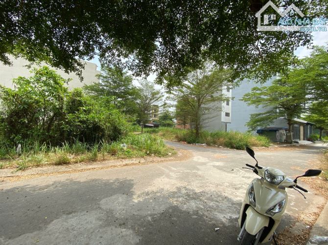 Lô góc 2 mặt tiền KDC Rạch Tôm- Lê Văn Lương, DT 134,1m2 ngang 10,9mx12,5m Gía 5ty095 - 2