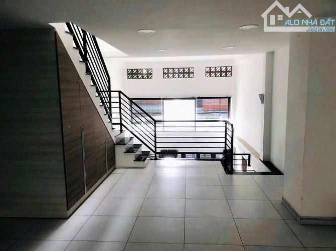 Nhà 3 tầng hẻm xe tải thông Đường Nguyễn Ảnh Thủ, DT: 4.5x20m, đang cho thuê 12tr/tháng - 2