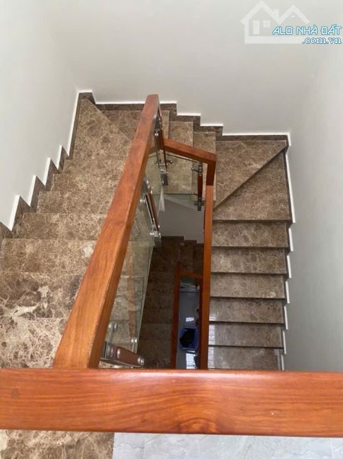 NHÀ ĐẸP Ở NGAY, DT 80M2 x 3T, MẶT TIỀN ĐƯỜNG 160, TNP A, Q9 - 2