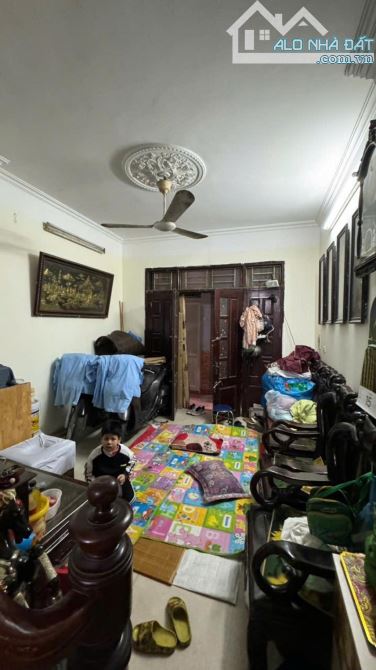 Bán Nhà Tân Mai-Nhà Dân Xây Kiên Cố Chắc Chắn-10m Ra Ngõ Oto-6 Ngủ-38m-6.4 t.ỷ - 3