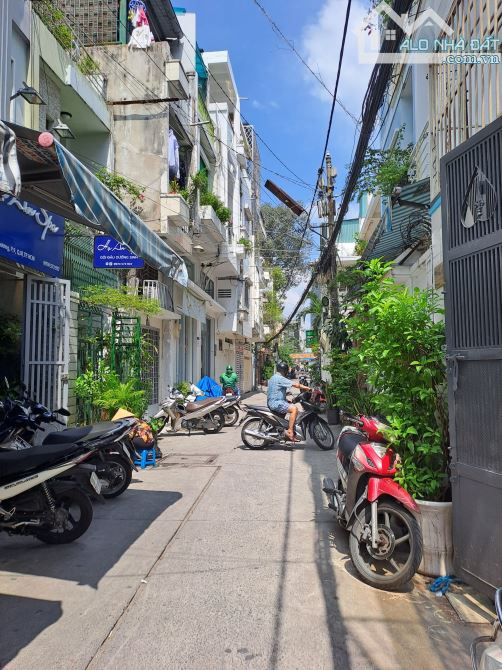 Bán gấp nhà Nguyễn Tri Phương, Quận 10, 4x8, 3 tầng, cực ngon, chỉ nhỉnh 3 tỷ - 3