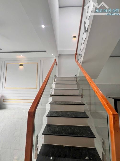Cho thuê Gấp Nhà 1 trệt 1 lầu sân xe ôtô mới tinh ngay cuối đường Đồng Khởi - 3