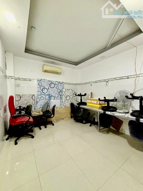 Bán nhà VIP Quận 6 - 2 tầng 42m2 - Hẻm 3m - Sổ HOÀN CÔNG ĐỦ - 3