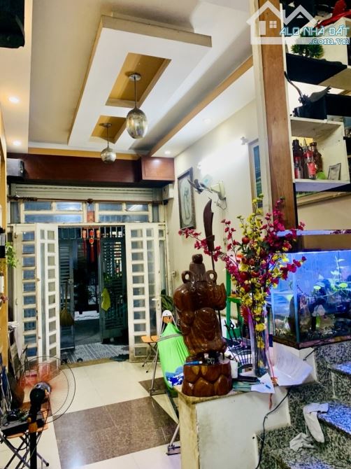 Chủ BÁN GẤP nhà HẺM XE HƠI quận 6 - 4 TẦNG 45m2 - Sổ hoàn công đủ - 3