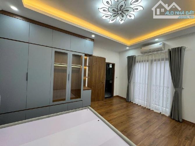 BÁN NHÀ MINH KHAI-VÀI BƯỚC RA Ô TÔ-DÂN TRÍ CAO- CHỦ XÂY TÂM HUYẾT- 6 TẦNG- 35M- CHỈ 7,5 TY - 3