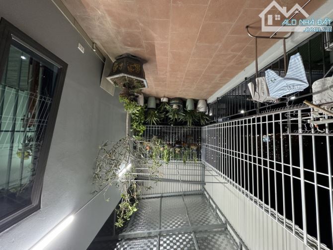 [Giảm 1 tỷ] Bán gấp nhà Kim Giang 6 tầng, thang máy, DT 72m2, MT: 6.8m, giá 16 tỷ. Ô tô đỗ - 4