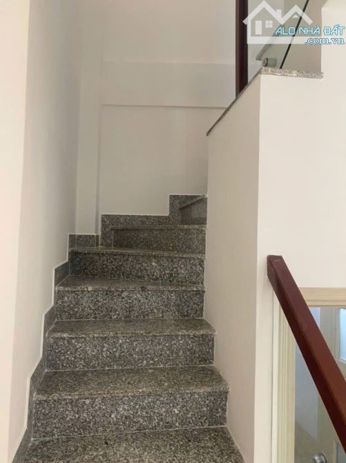 💥✨🏠NHÀ 3 TẦNG 2 MẶT THOÁNG HẺM 5M XE HƠI ĐỖ CỬA.NỘI THẤT ĐẸP - CHO THUÊ 13TR HĐ CÒN 1 NĂ - 4