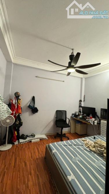 Bán Nhà Tân Mai-Nhà Dân Xây Kiên Cố Chắc Chắn-10m Ra Ngõ Oto-6 Ngủ-38m-6.4 t.ỷ - 4