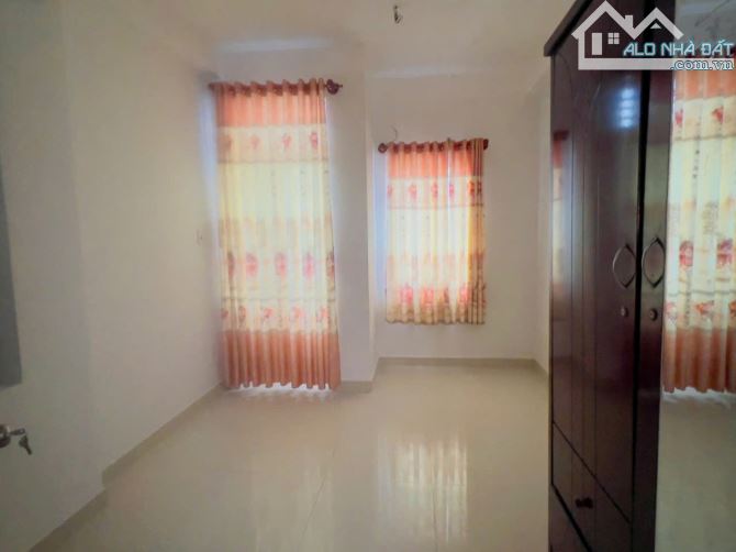 Nhà 5 tầng, chỗ đậu ô tô, gần Sacombank Tây Thạnh, 4.1 tỷ - 4